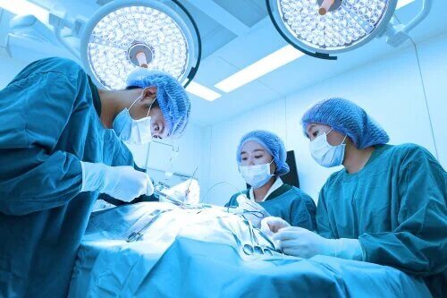 La transplation cardiaque reste une opération lourde
