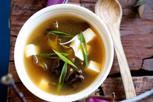 Le miso figure dans la liste des aliments fermentés