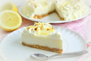 Une part de tarte au citron meringuée
