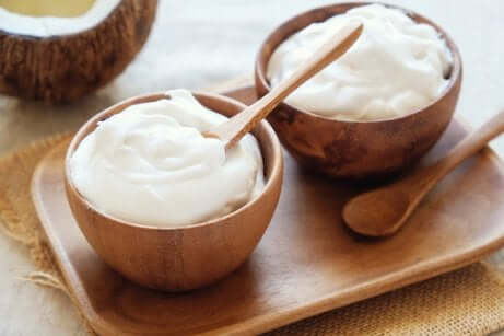 Les bienfaits du yaourt pour donner de l'éclat à la peau du visage.