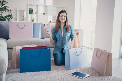 4 signes qui indiquent une dépendance au shopping