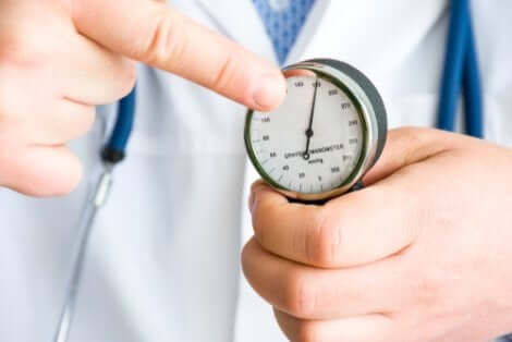 La cardamome permet de lutter naturellement contre l'hypertension artérielle.