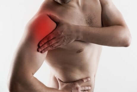 La tendinite à l'épaule consiste en une inflammation douloureuse.