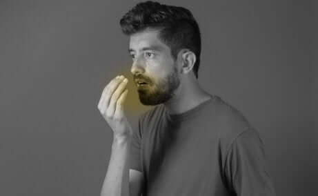 La cardamome est efficace contre la mauvaise haleine.