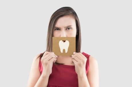 Les maux de dents et les bactéries qui causent des caries.