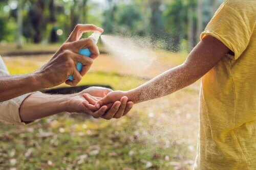 Prendre soin de la peau des enfants pendant l'été.