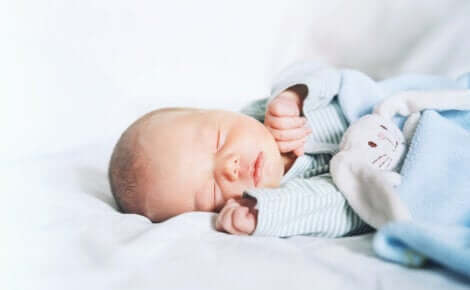 Un bébé qui dort.