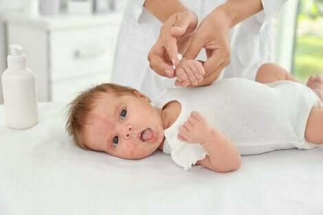 Soins du bébé. 