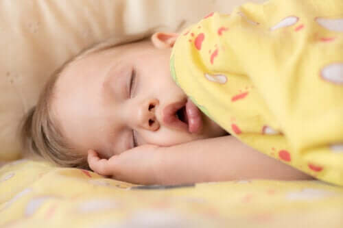 Apnée du sommeil chez les bébés : causes et symptômes