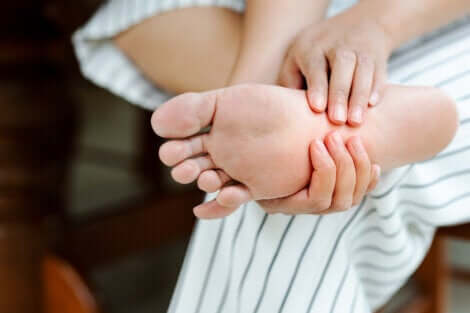 Une fasciite plantaire peut être douloureuse.