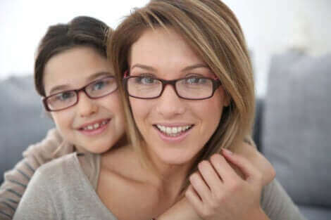 L'astigmatisme chez une mère et sa fille.