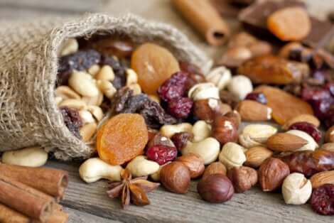 Almonds, walnuts or hazelnuts as the best dried fruits?