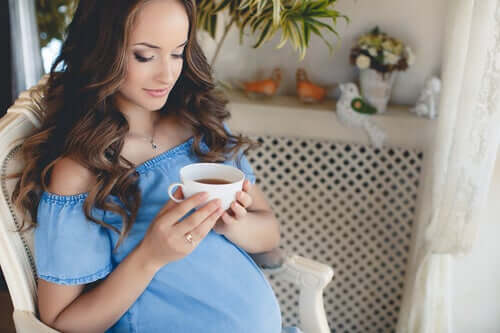 Thé pendant la grossesse : tout ce qu'il faut savoir
