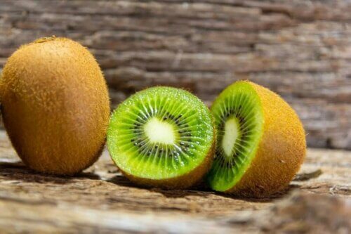 Intégrer un kiwi au petit-déjeuner.