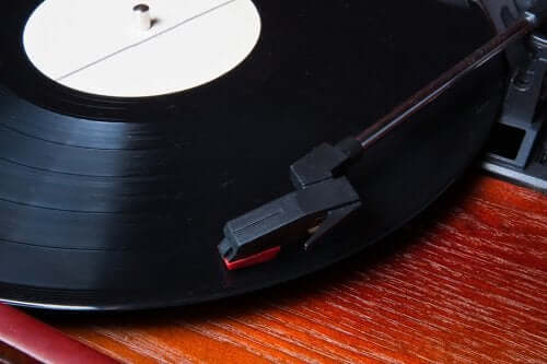 Comment décorer avec des vinyles : 5 idées originales