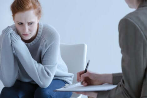Une jeune femme en consultation.