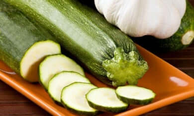 Une courgette découpée.