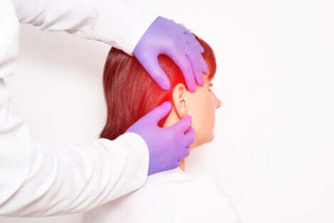 Un examen médical d'une femme.