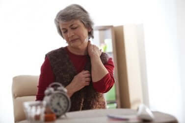 Une femme fatiguée et stressée.