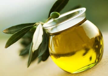 De l'huile d'olive pour l'infection aux oreilles.