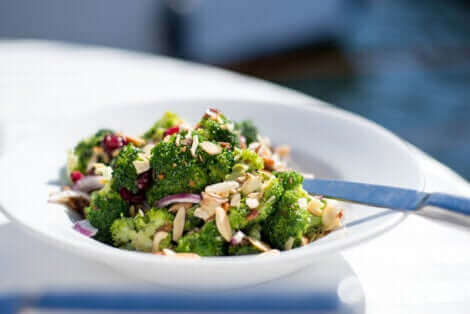 Une salade de brocoli.