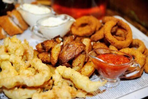 Les aliments frits sont exclus du régime fade.