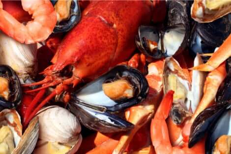 Divers fruits de mer.