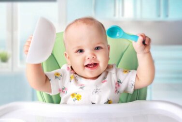 Quand introduire les aliments solides chez les bébés ?