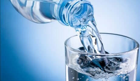 Boire de l eau pour diminuer taux d acide urique.
