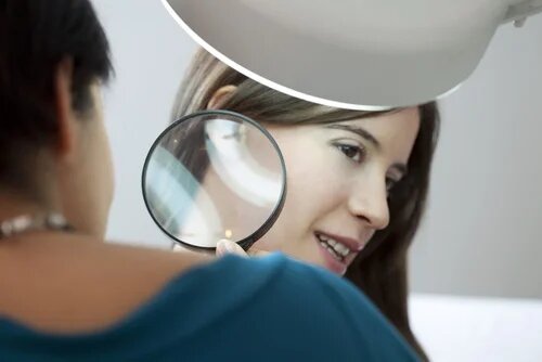 L'acanthose pigmentaire nécessite un examen de la peau par un spécialiste