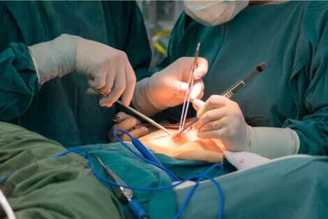 Une chirurgie cardiaque.
