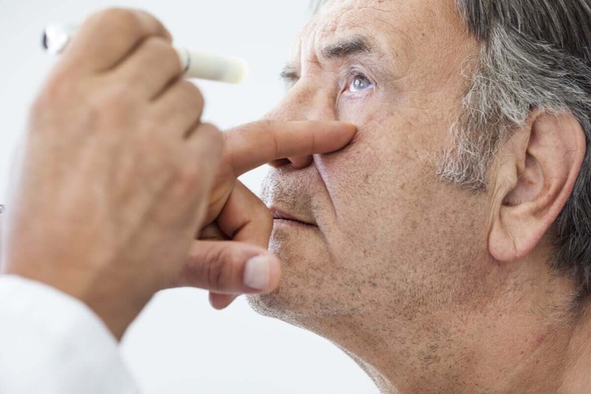 Un contrôle oculaire chez un ophtalmo.