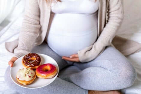 Une femme enceinte.