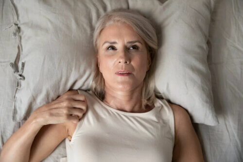Une femme souffrant d'insomnie.