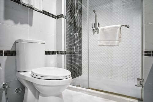 4 idées innovantes pour décorer un siège de toilette