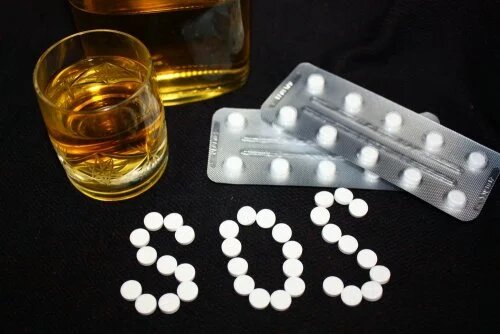 Le lexatin ne doit pas être utilisé en même temps que de l'alcool.