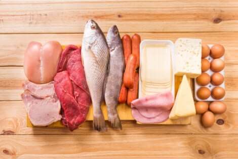 Des aliments avec des protéines.