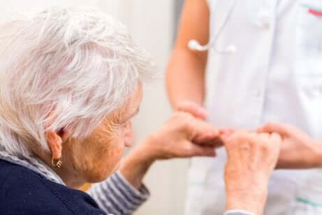 Une personne âgée atteinte d'Alzheimer.