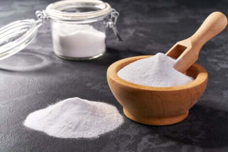 Le bicarbonate de soude.