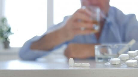Consommation d'alcool et de médicaments. 