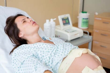 Les contractions chez une femme enceinte.