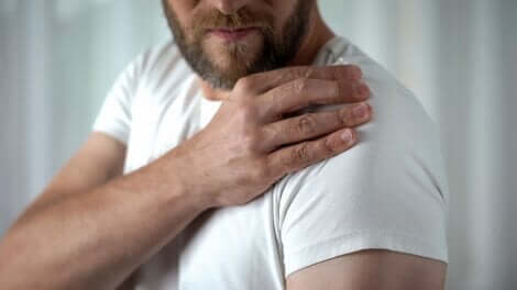 Une douleur à l'épaule.