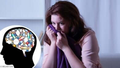 Médicaments antidépresseurs dans le cerveau, une femme angoissée.