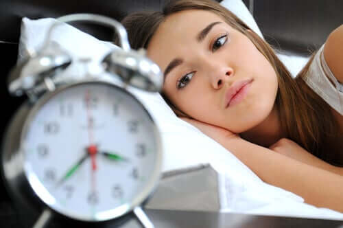 Une femme qui n'arrive pas à dormir.