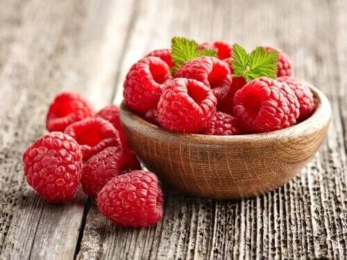 Les composés phytochimiques sont présents dans les fruits et les végétaux.