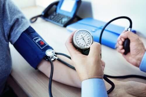Manidipine pour le traitement de l'hypertension artérielle