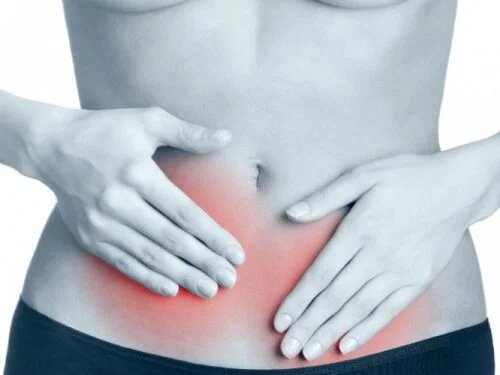 La tension latérale abdominale crée une forte douleur dans les abdominaux