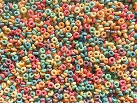 Céréales sucrées de toutes les couleurs. 