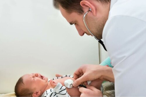 Chez les bébés, les symptômes du syndrome de Klinefelter ne sont pas aussi évidents. Pourtant, le pédiatre peut évaluer certains signes qui alertent sur cette condition.