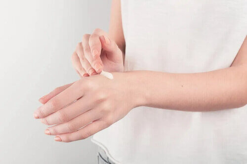 Le diprogenta est une crème à utilisation topique externe.